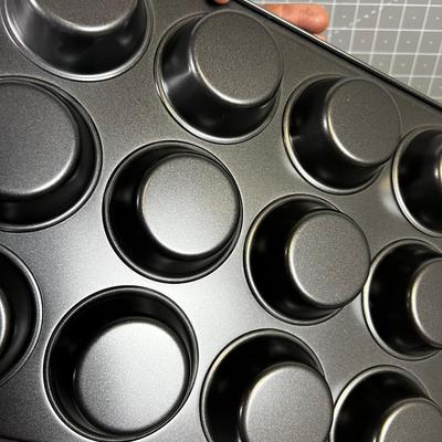 NEW Muffin Tin and Baking Pans 