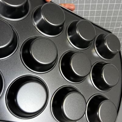 NEW Muffin Tin and Baking Pans 