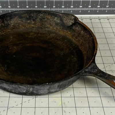 Antique Cast Iron 10" Skillet 