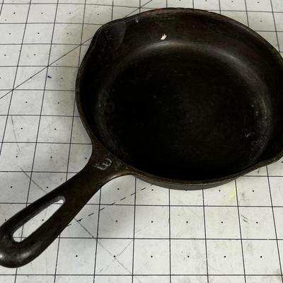 No. 3 6-1/2 Skillet Cast Iron 