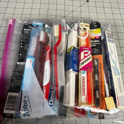Large amount of NEW Toothbrushes