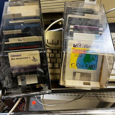 Power Macintosh 7100/80AV Power PC Computer 