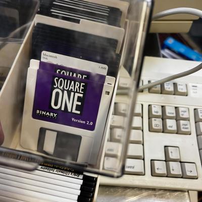 Power Macintosh 7100/80AV Power PC Computer 