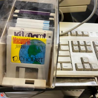 Power Macintosh 7100/80AV Power PC Computer 