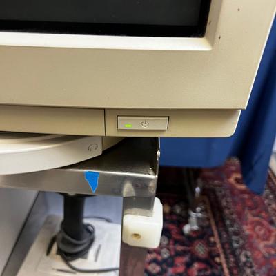 Power Macintosh 7100/80AV Power PC Computer 