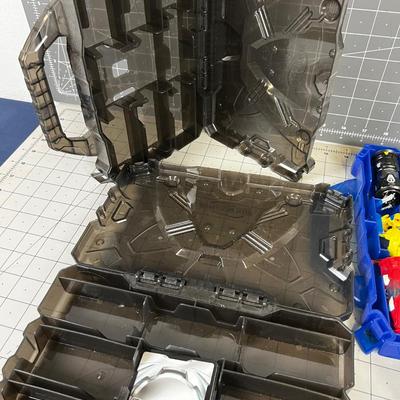 Monsuno Action Figures (4) Cases 