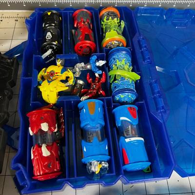 Monsuno Action Figures (4) Cases 