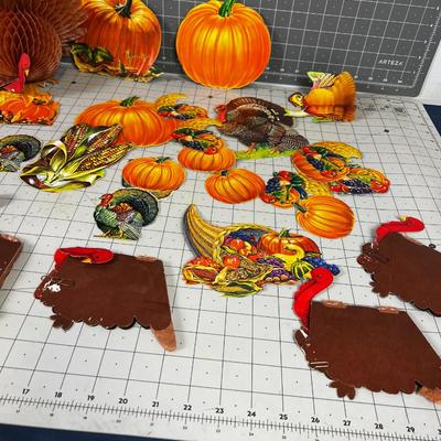 Thanksgiving Cut outs and Vintage Accordion Tissue DÃ©cor' 