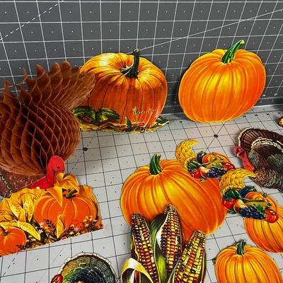 Thanksgiving Cut outs and Vintage Accordion Tissue DÃ©cor' 