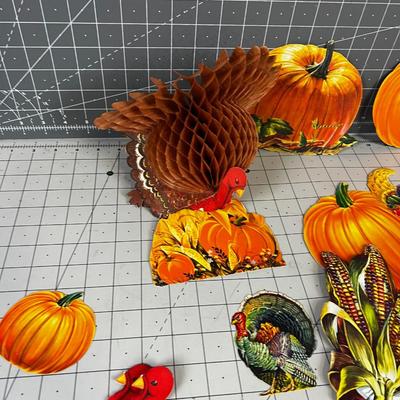Thanksgiving Cut outs and Vintage Accordion Tissue DÃ©cor' 
