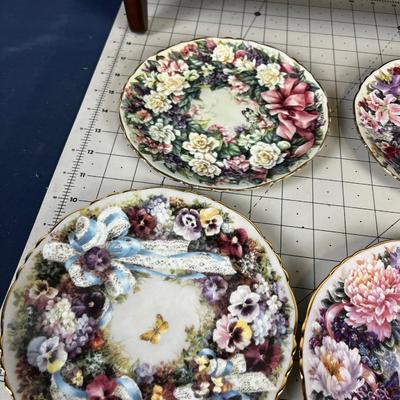 Lena Liu Circle of Love Plates Flowers and Butterflies (9) Plus Rack