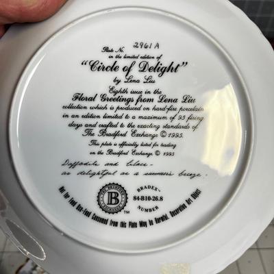 Lena Liu Circle of Love Plates Flowers and Butterflies (9) Plus Rack