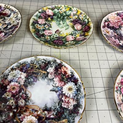 Lena Liu Circle of Love Plates Flowers and Butterflies (9) Plus Rack