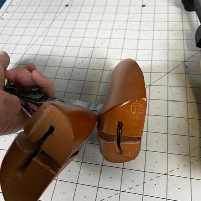 3 Sets of Shoe Forms Larger Men's