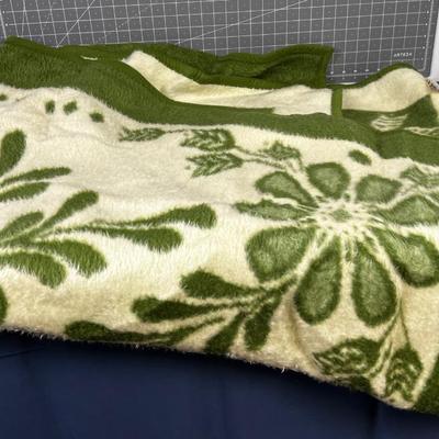 AWESOME! Green Vintage Fleece Blanket, made in Germany 
