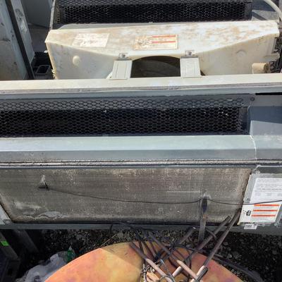 347 CARRIER Heating and Cooling Unit