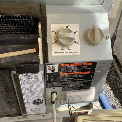 347 CARRIER Heating and Cooling Unit