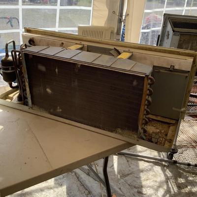 348 CARRIER Heating and Cooling Unit