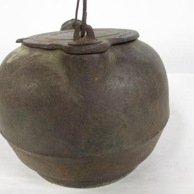 Cast Iron Kettle or Stove Pot with Flat Lid