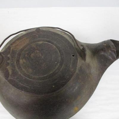 Cast Iron Kettle or Stove Pot with Flat Lid