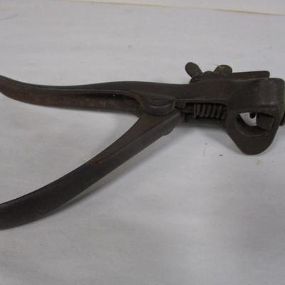 Vintage Cast Metal Saw Tooth Sharpener