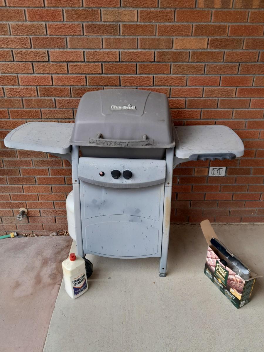 Charbroil BBQ grill with propane tank