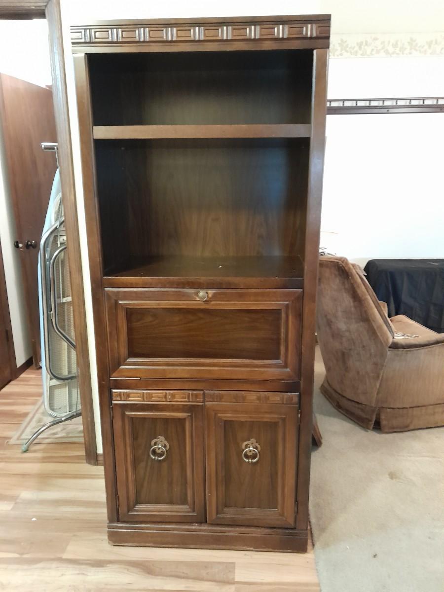 Tall shelf / hutch with drop leaf center and storage | EstateSales.org