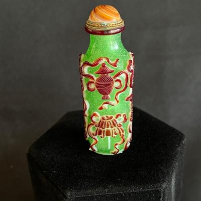 Chinese Carved Peking Overlay Glass Snuff Bottle w Agate Top