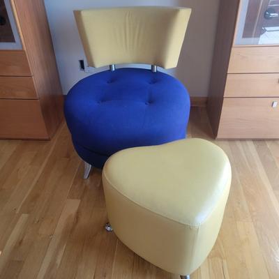 Contemporary Swivel Chair with Ottoman by Carlo Perazzi (LR-CE)