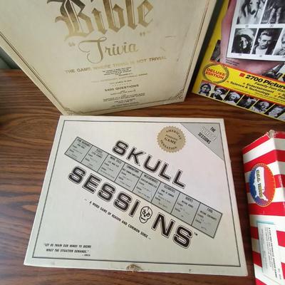 SKULL-WHO OZ IT?-USA AND BIBLE TRIVIA BOARD GAMES