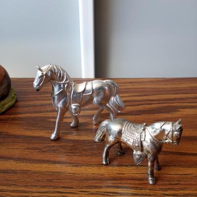 COLLECTIBLE METAL HORSE FIGURINES