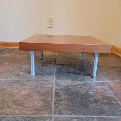 Set of Two Wooden Low Tables (LR-CE)