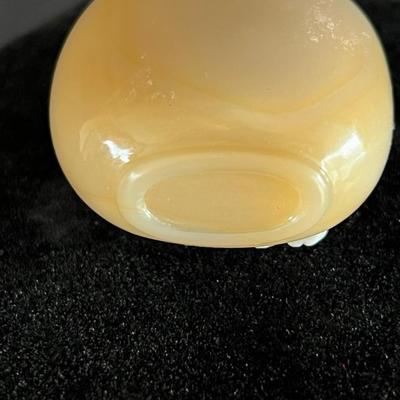 Lovely Cameo Snuff Bottle Carved Agate w fitted top