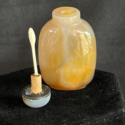 Chinese Agate Snuff Bottle - Beautiful Hues