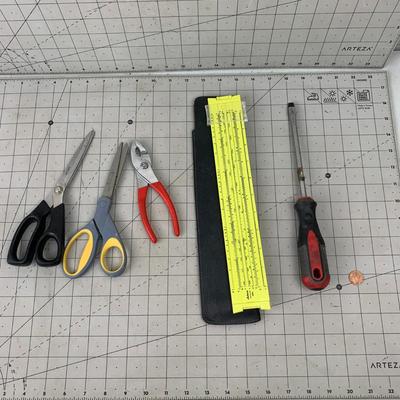 #132 Picket Microline, Scissors, Screw Driver and Wrench