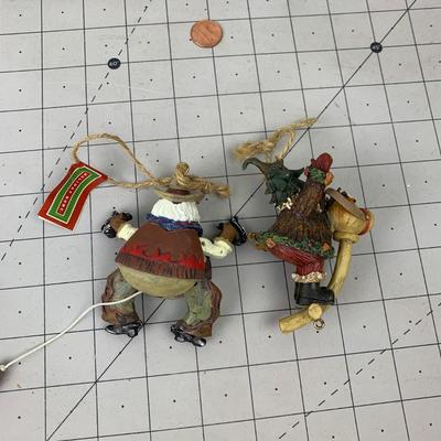 #159 Christmas Ornaments: Western Santas