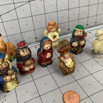 #180 The Nativity Scene Figures