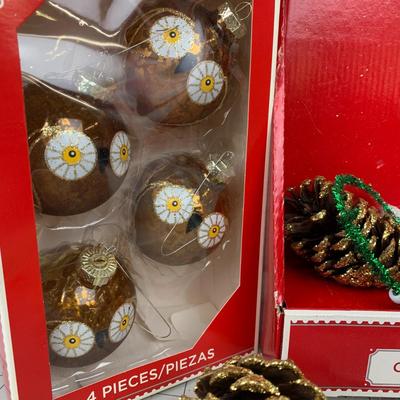 #202 Christmas Ornaments: Pinecones, Flower Bulbs and Misc.
