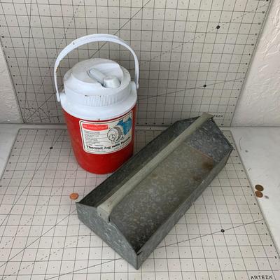 #265 Rubbermaid Thermal Jug With Handle and Metal Tool Caddy