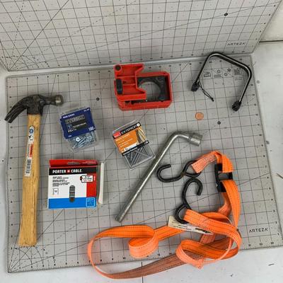 #324 Hammer, Screws and More Tools
