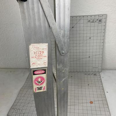 #332 Three Step Ladder