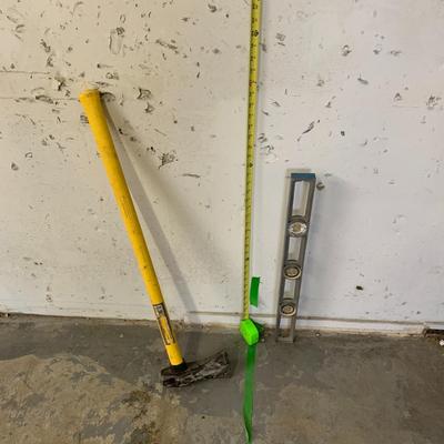 #368 Level and Fiberglass Handle Axe