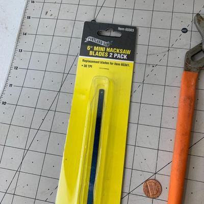 #394 Mini Hacksaw Blade and Tools