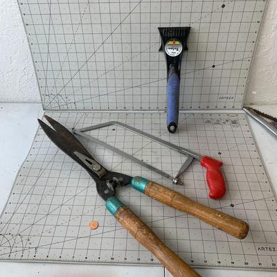 #397 Garden Trimmers, Hand Saw and Scraper