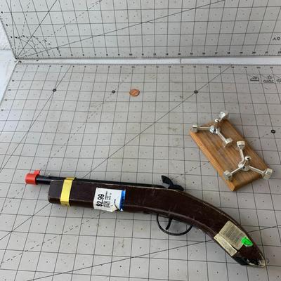 #404 Toy Gun and Fidget Spinner