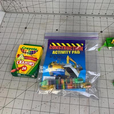 #435 Snoopy Toy, Crayons and Activity Pieces