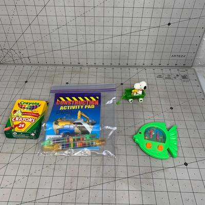 #435 Snoopy Toy, Crayons and Activity Pieces
