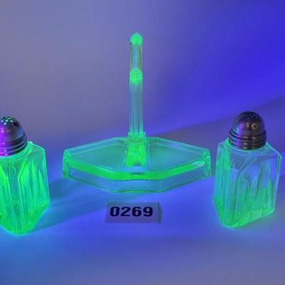 Salt & Pepper Shaker Set