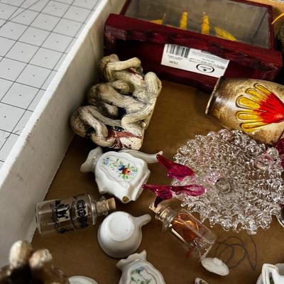 Tray full of Trinkets 