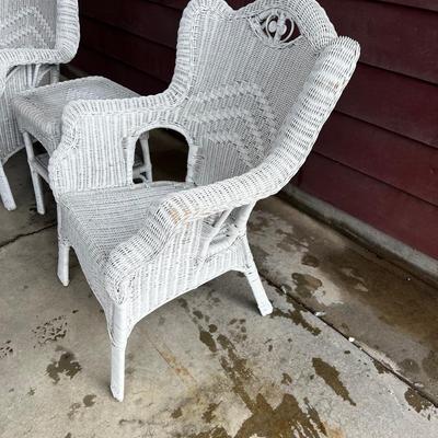 Wicker Chairs w/Small Table 